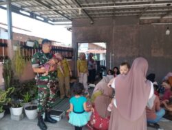 Bukan Sekadar Jaga Wilayah! Babinsa Tamansari Dampingi Posyandu, 52 Warga Ikut Terlayani