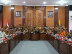 Bupati Subandi Minta Banjir, Jalan Rusak, hingga Sampah di Tulangan Ditangani