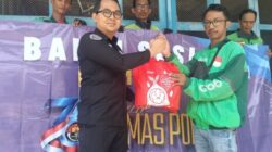 Peringati HUT ke-75 Humas Polri: Kasihumas Polres Pamekasan Gelar Bakti Sosial ,Bagikan Sembako kepada Komunitas Ojol