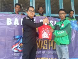 Peringati HUT ke-75 Humas Polri: Kasihumas Polres Pamekasan Gelar Bakti Sosial ,Bagikan Sembako kepada Komunitas Ojol