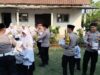 Hari Santri Nasional 2026, Polsek Pujer Bagi 400 Mushaf Al-Qur’an di Desa Terpencil Perbatasan