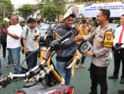 Senyum Sumringah Korban Curanmor,Polres Malang Kembalikan Motor Hasil Operasi Sikat Semeru